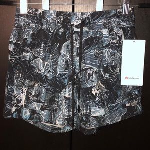 Lululemon spring break away shorts size 4 NWT